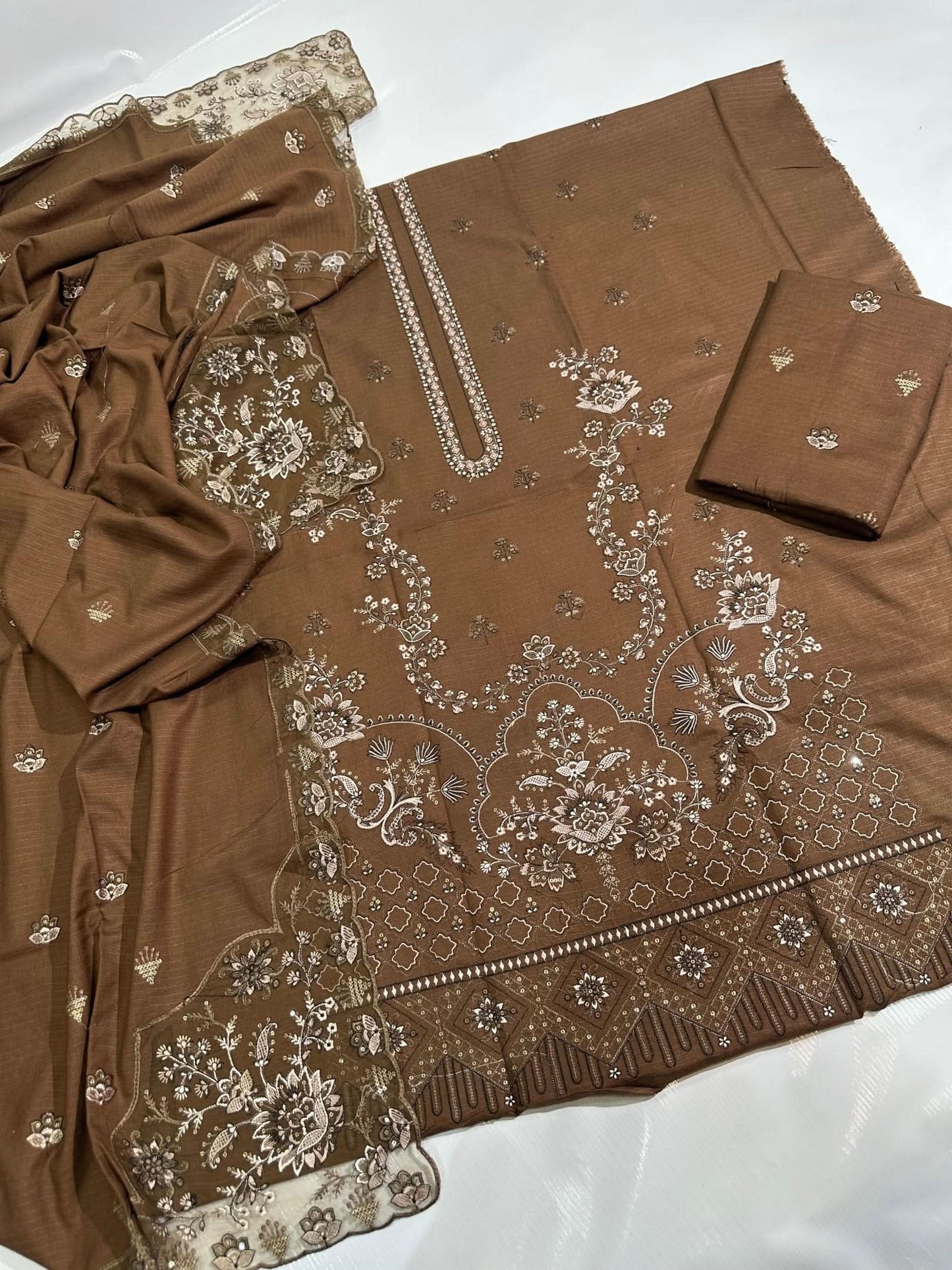 Dhanak Bana Dora Embroidered | Brown - Memon Clothes