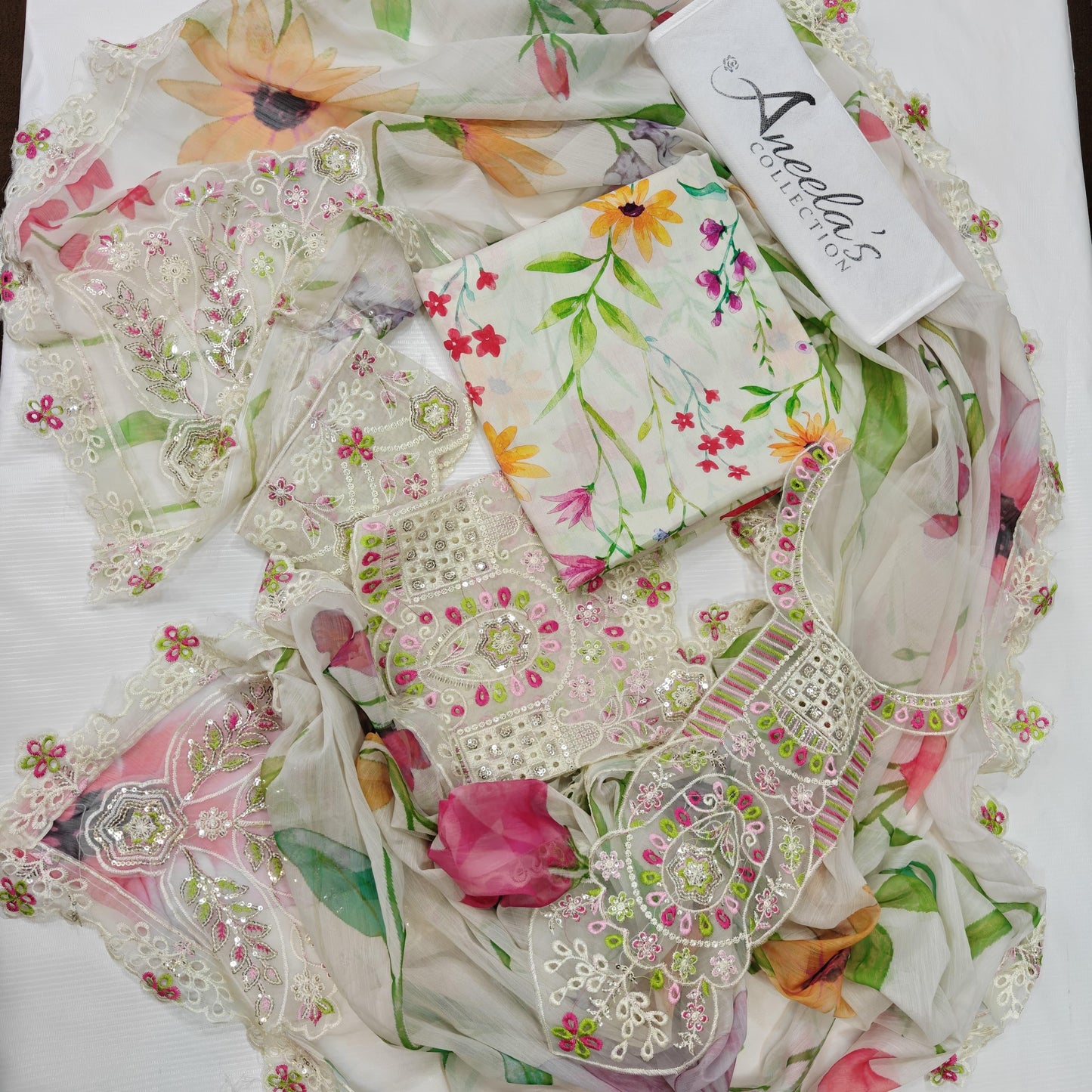 Aneela's Embroidered Lawn Unstitched 3PC Memon Clothes