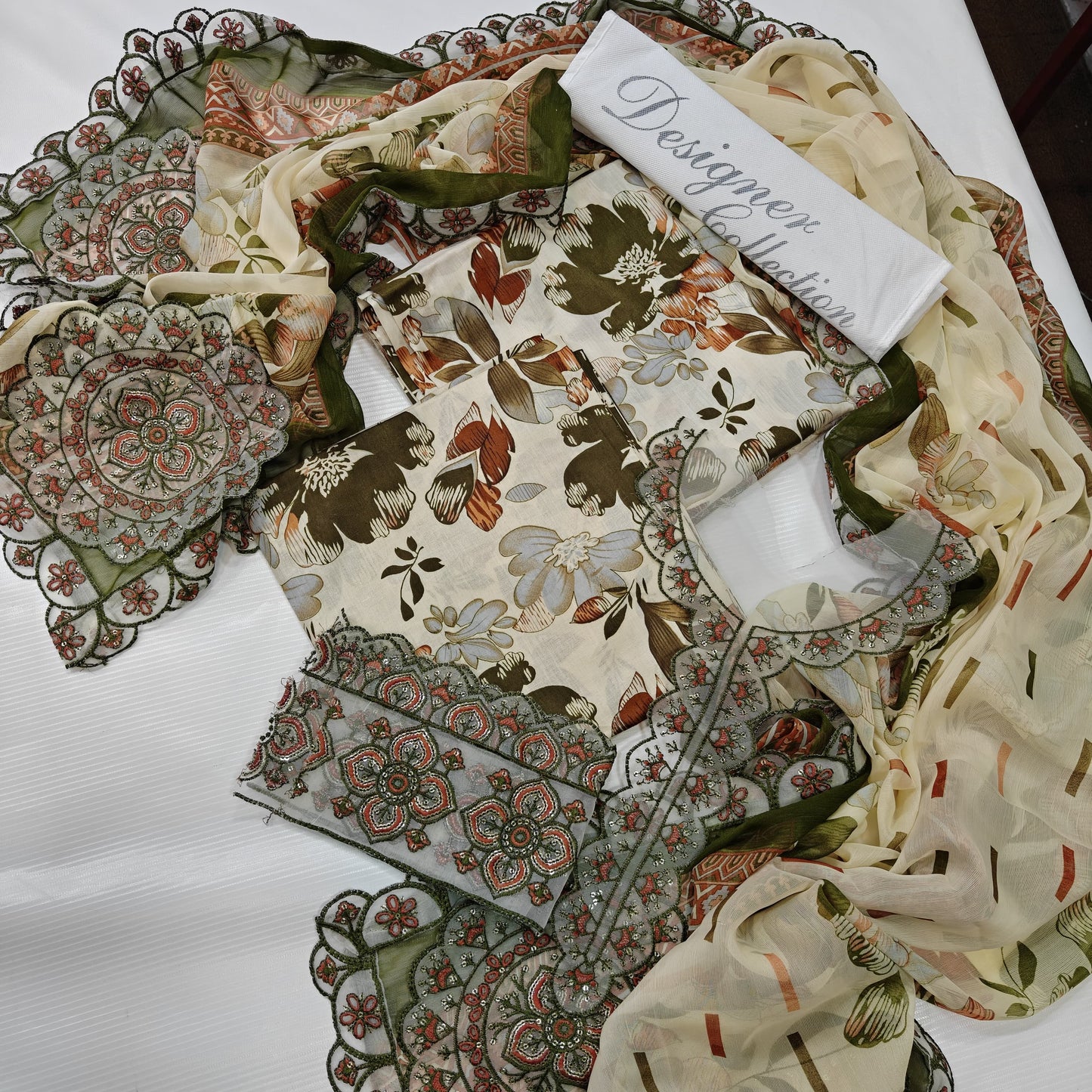 Baroque Embroidered Lawn Unstitched 3PC