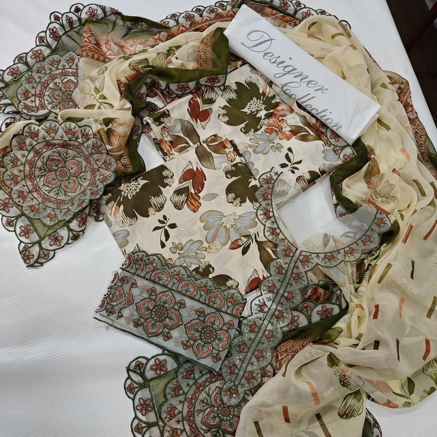 Baroque Embroidered Lawn Unstitched 3PC Memon Clothes