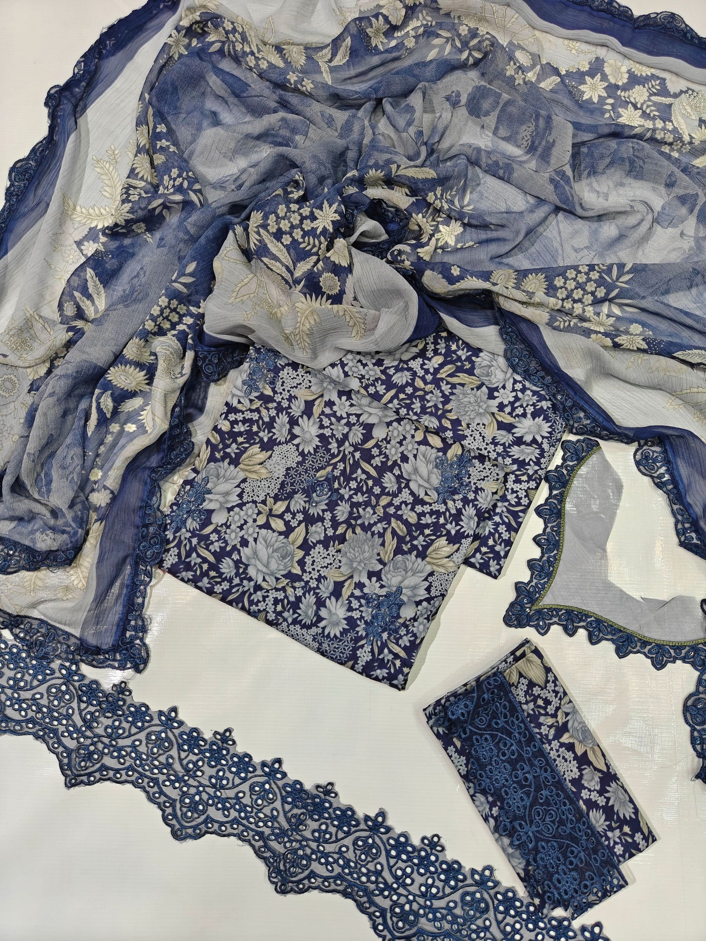 Iznik Printed Embroidered Lawn