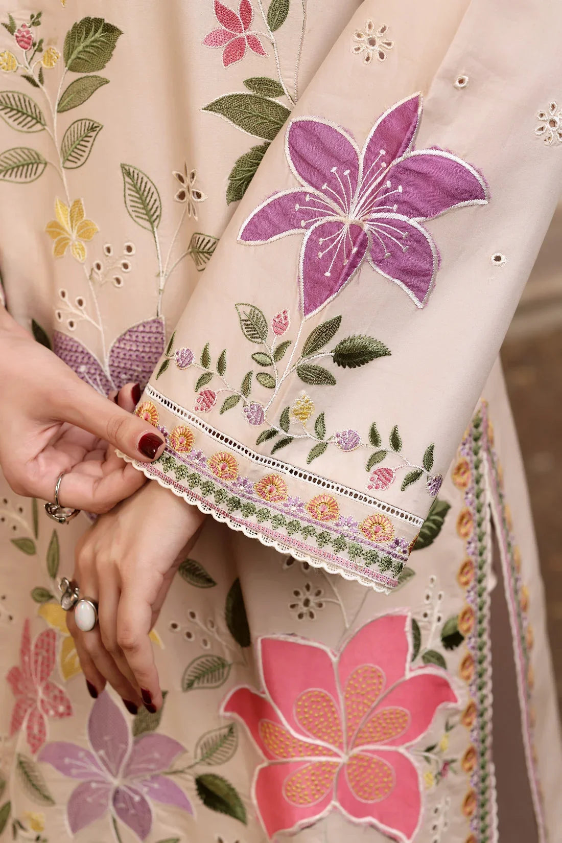 Aneela's Printed Embroidered Lawn 3PC Unstitched Memon Clothes