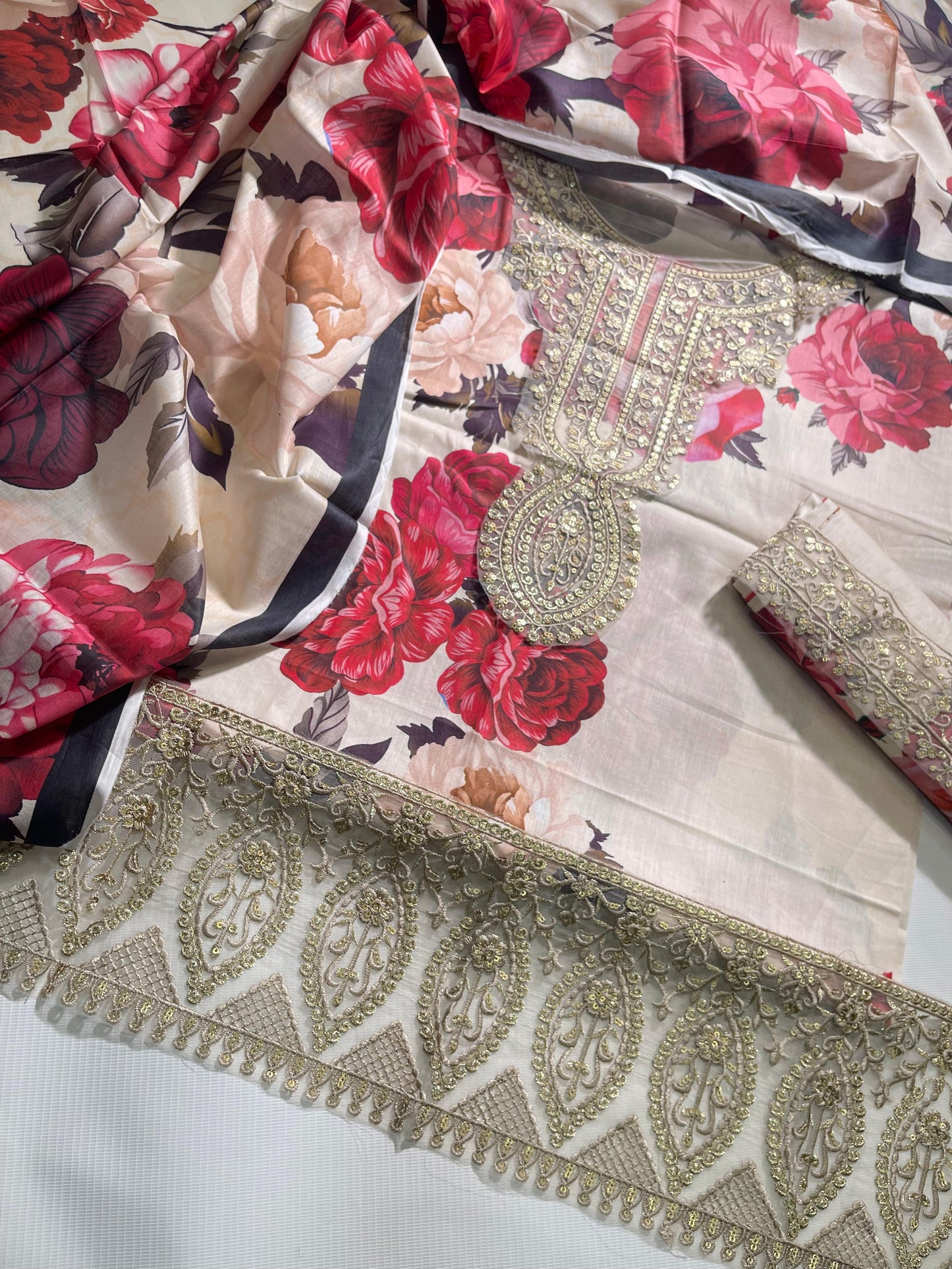 Humloji Printed Embroidered Lawn Dupatta