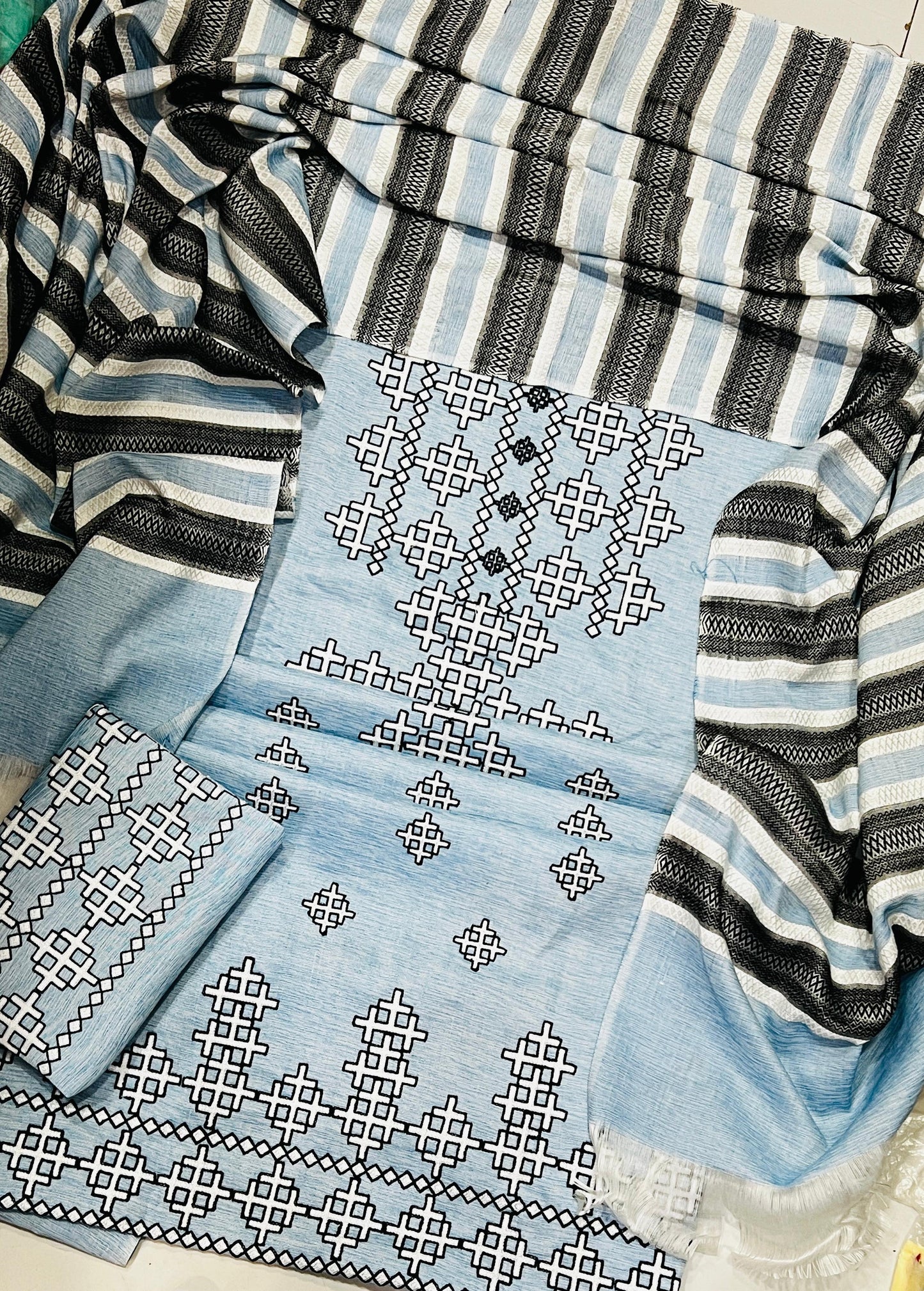 Winter Collection Khaddar Stuff 3 Piece Suit