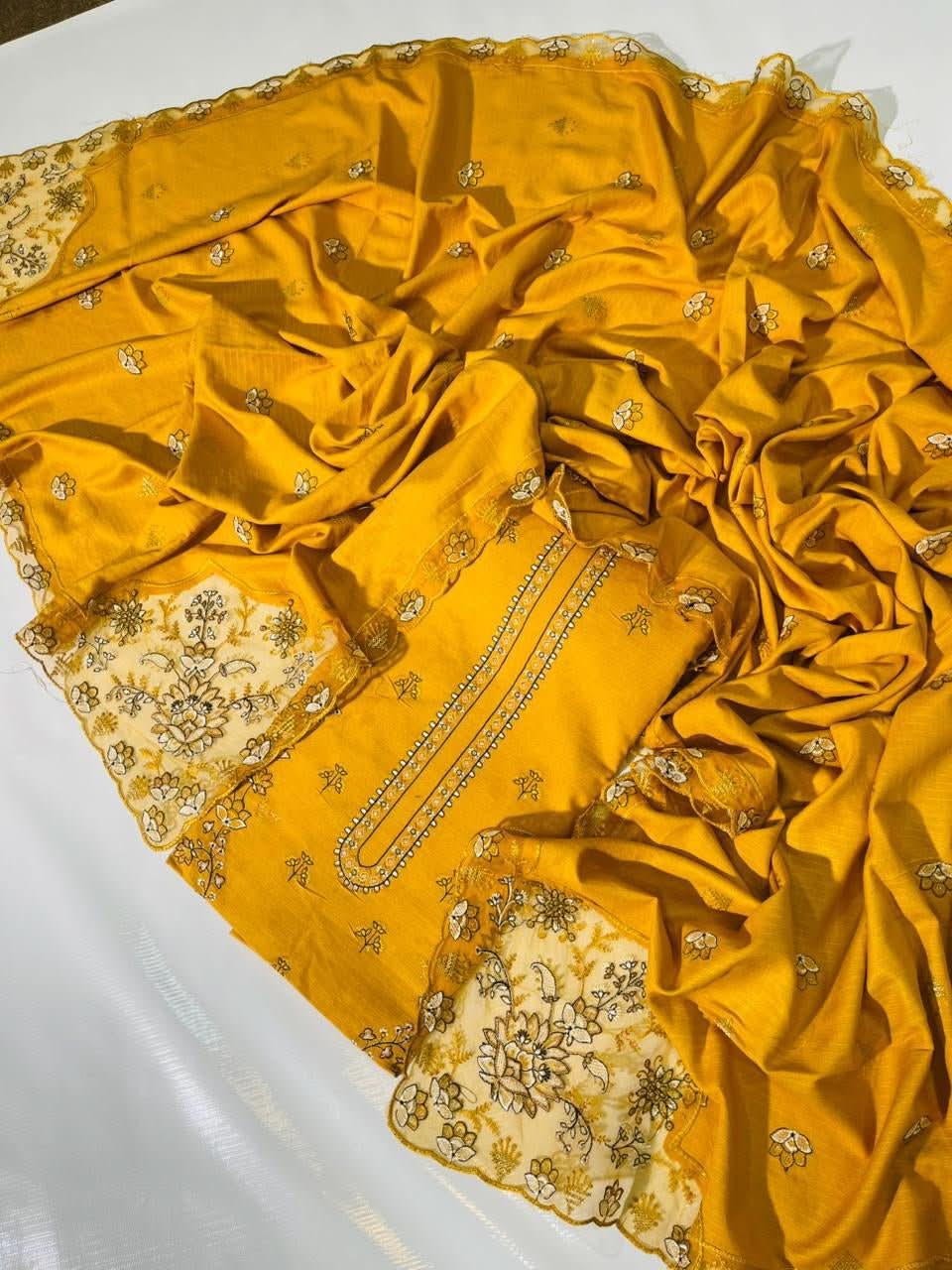 Dhanak Bana Dora Embroidered 3 Pcs - Memon Clothes