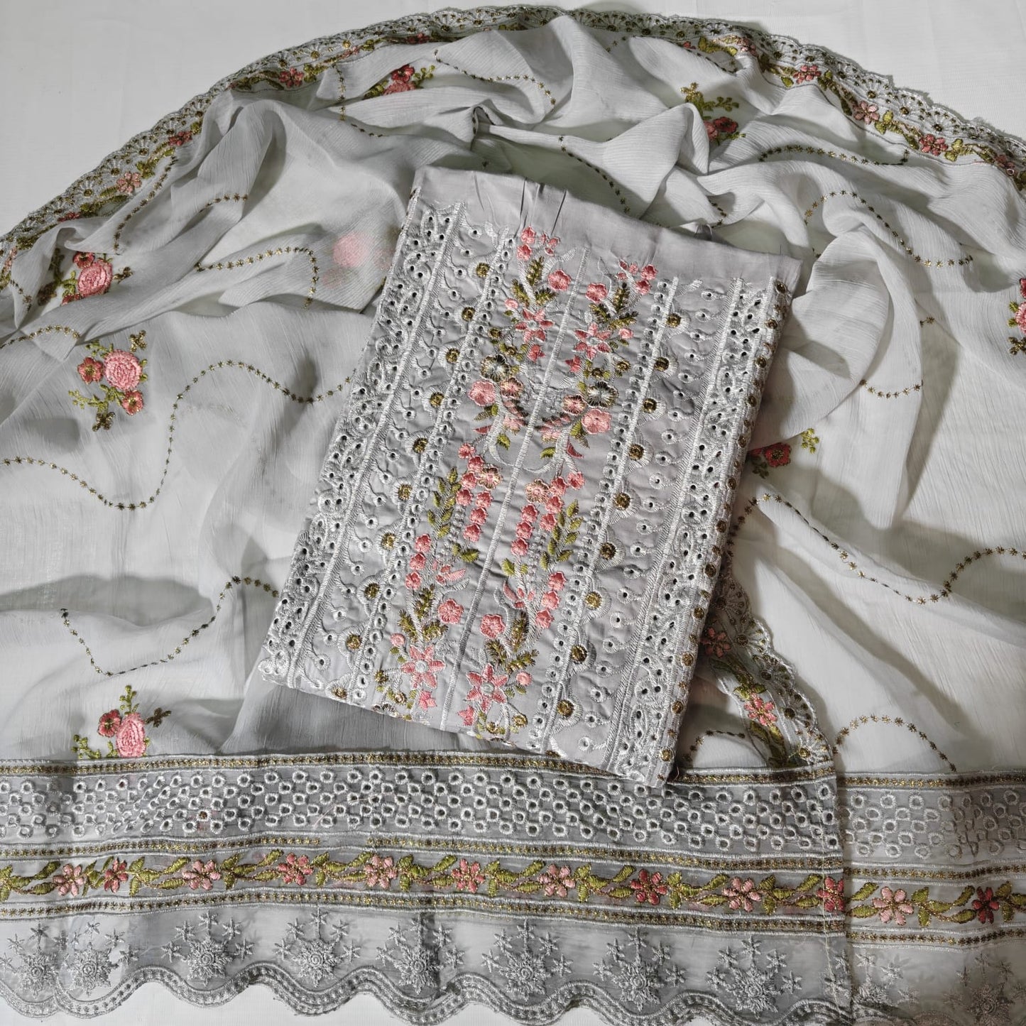 Ramsha Embroidered Cotton Lawn 3PC Unstitched
