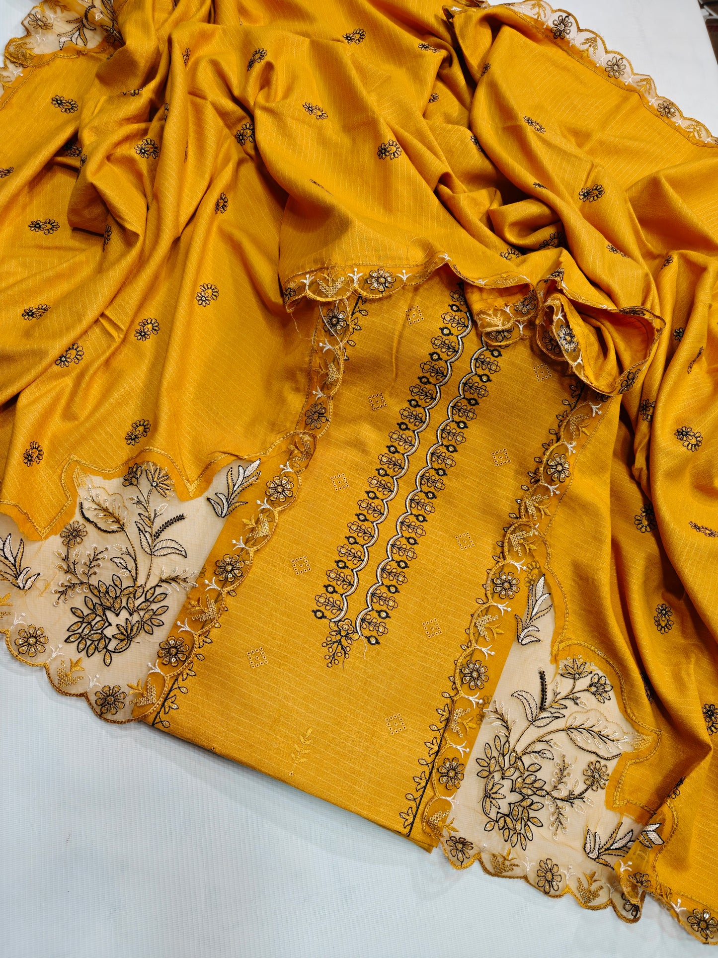 Dhanak Bana Dora Embroidered 3 PC