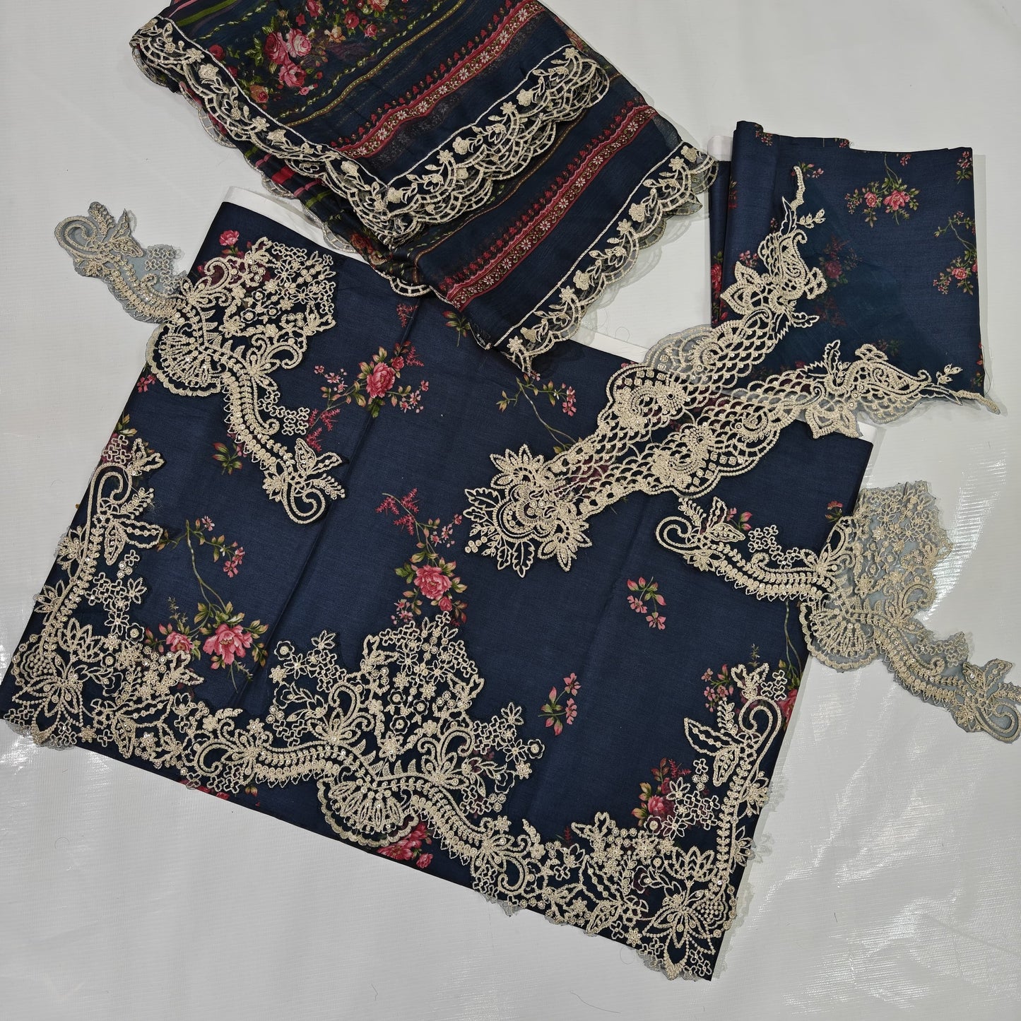 Iznik Printed Embroidered Lawn